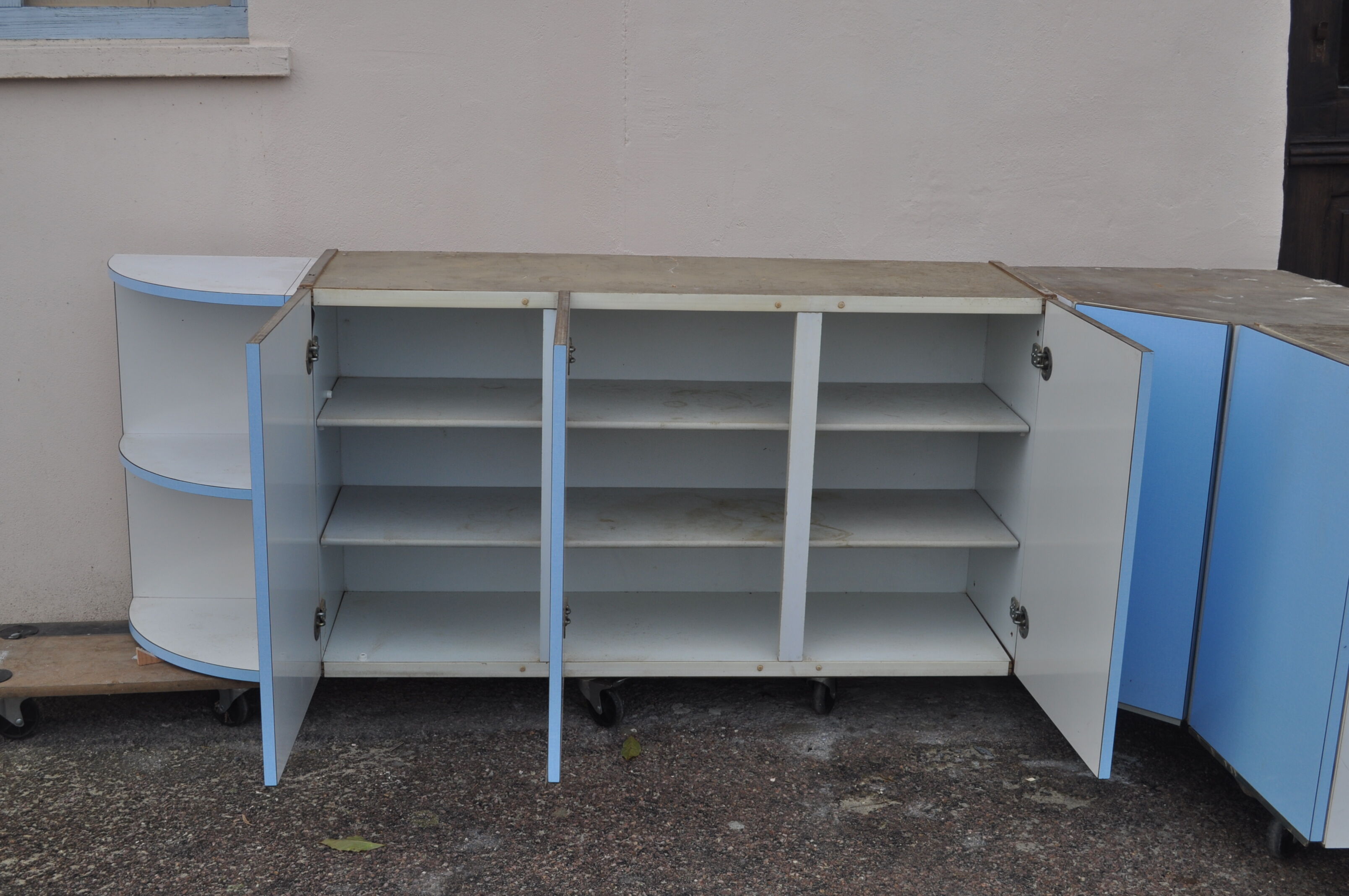 Wall cupboard in formica