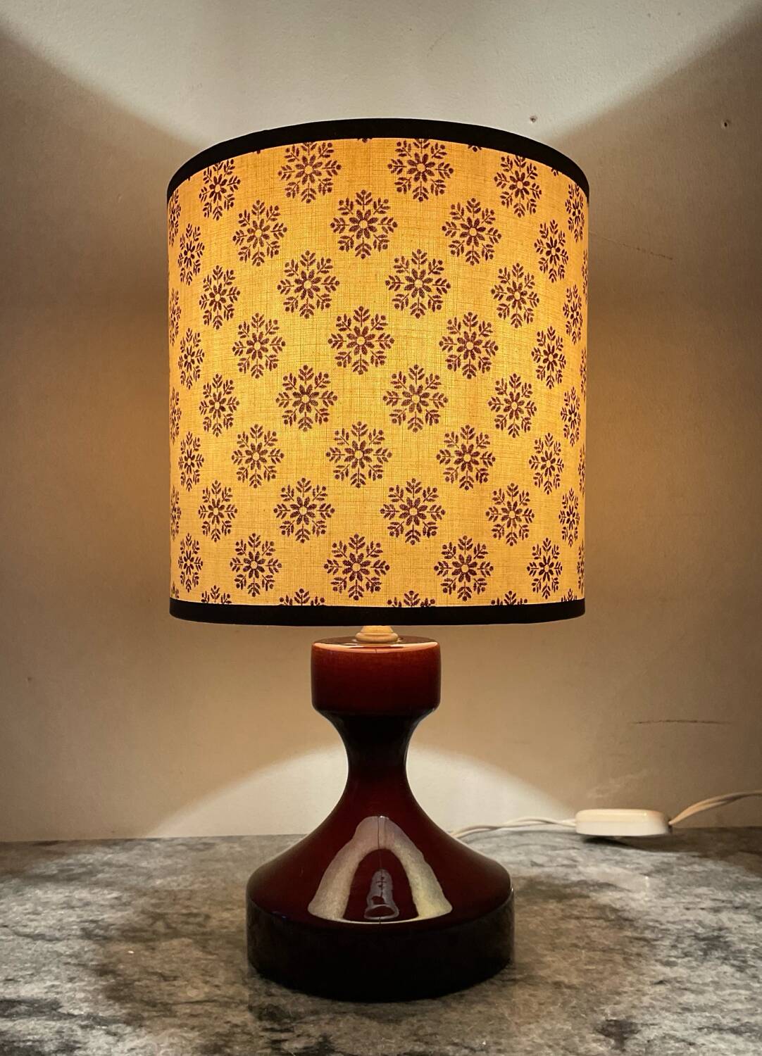 Vintage ceramic lamp from the 1970s.
