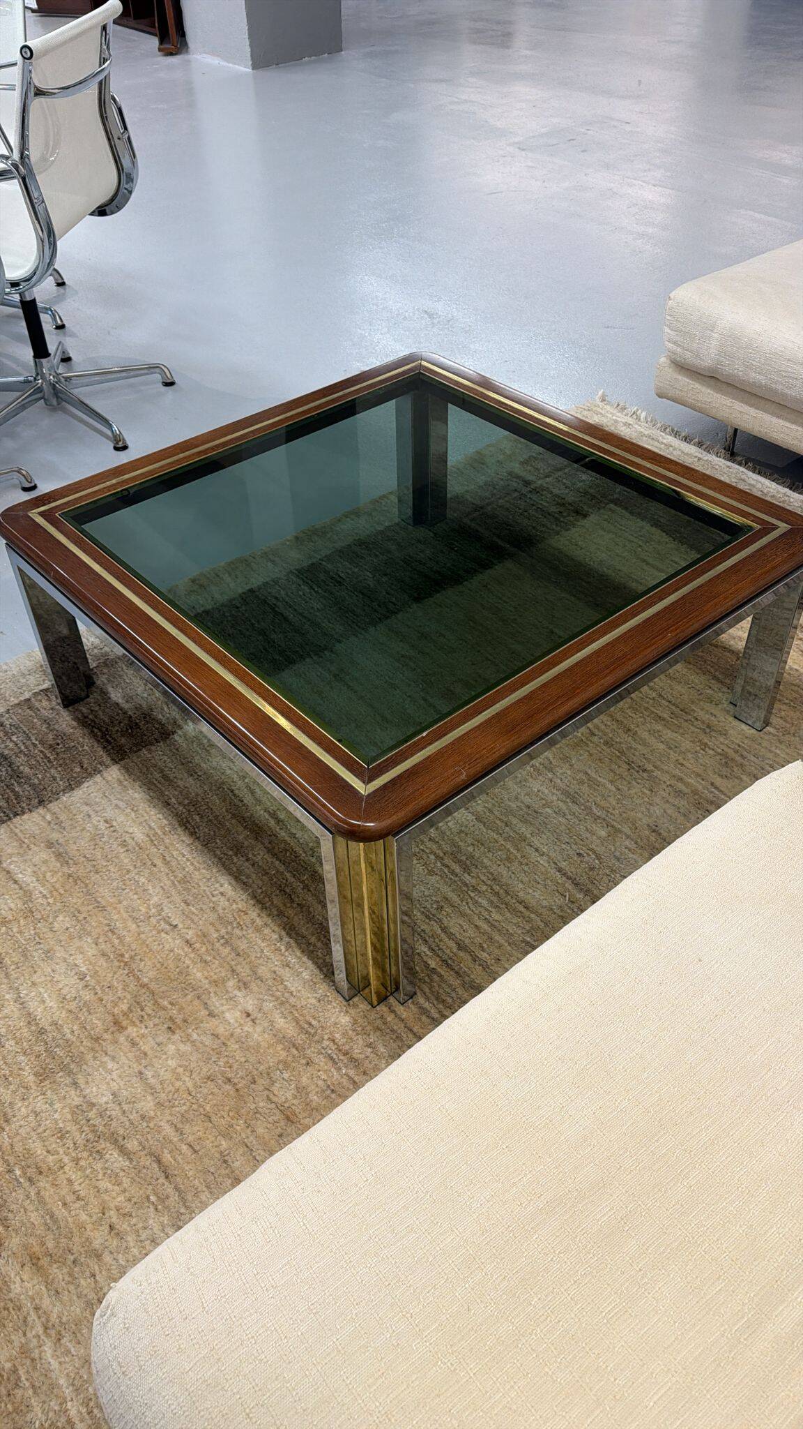 Table basse moderne du milieu du siècle en laiton et chrome par Romeo Rega, Italie, années 1970.
