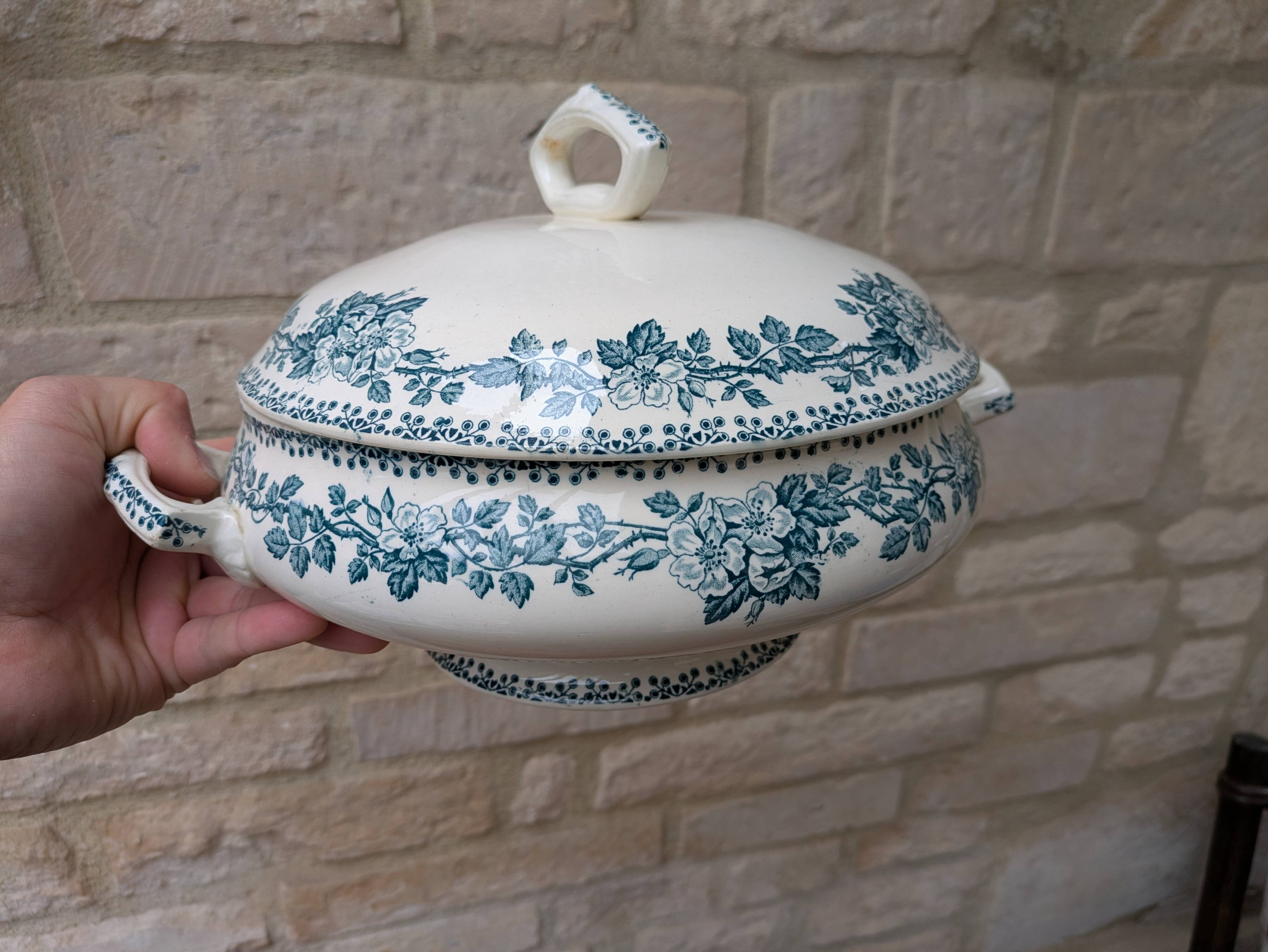 Saint Amand soup tureen model Guadeloupe with a floral decoration in Terre de Fer.
