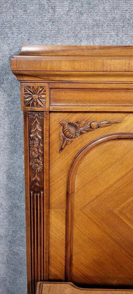 Art Deco period centre bed in marquetry circa 1930-1940