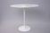 Table d'appoint Tulip ovale par Eero Saarinen pour Knoll Inc, années 1970.