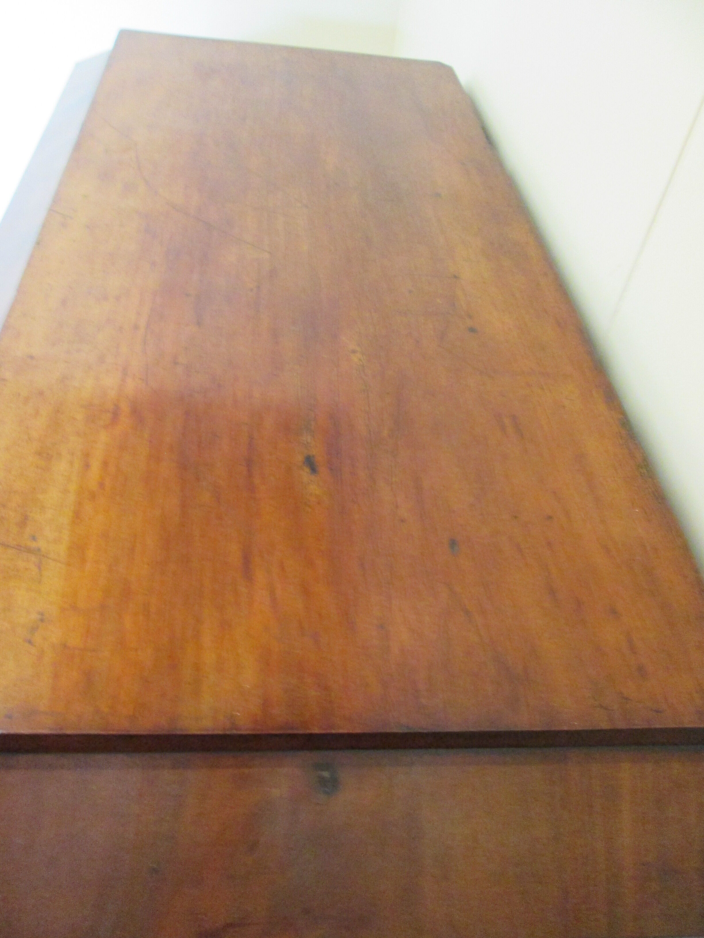 Scottish mahogany chest of drawers from 1880