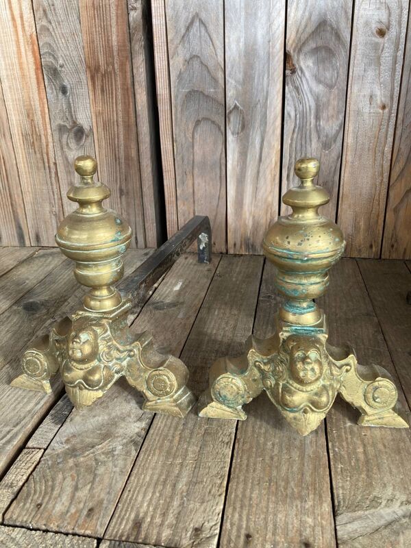 Paire de chenets + grille en fonte et en bronze marmousets doré époque XVII