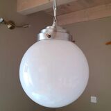 Suspension globe en opaline blanche art déco
