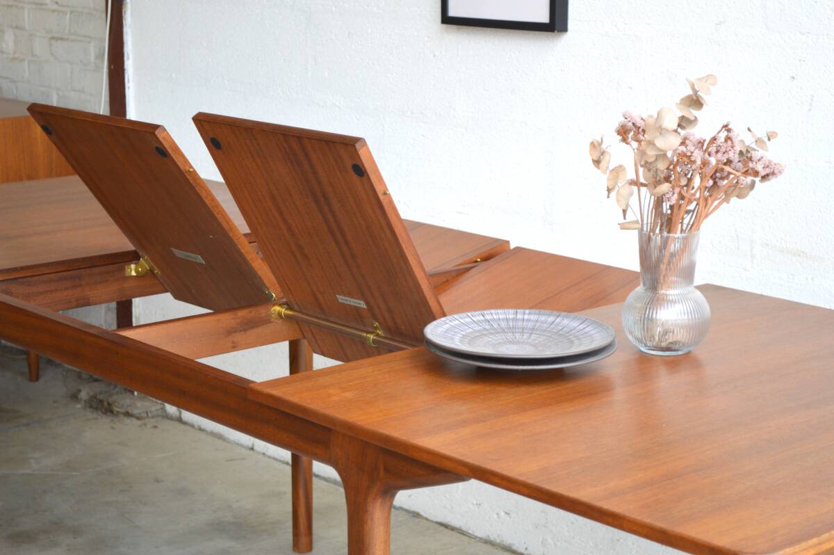 McIntosh table with double butterfly extensions 160cm