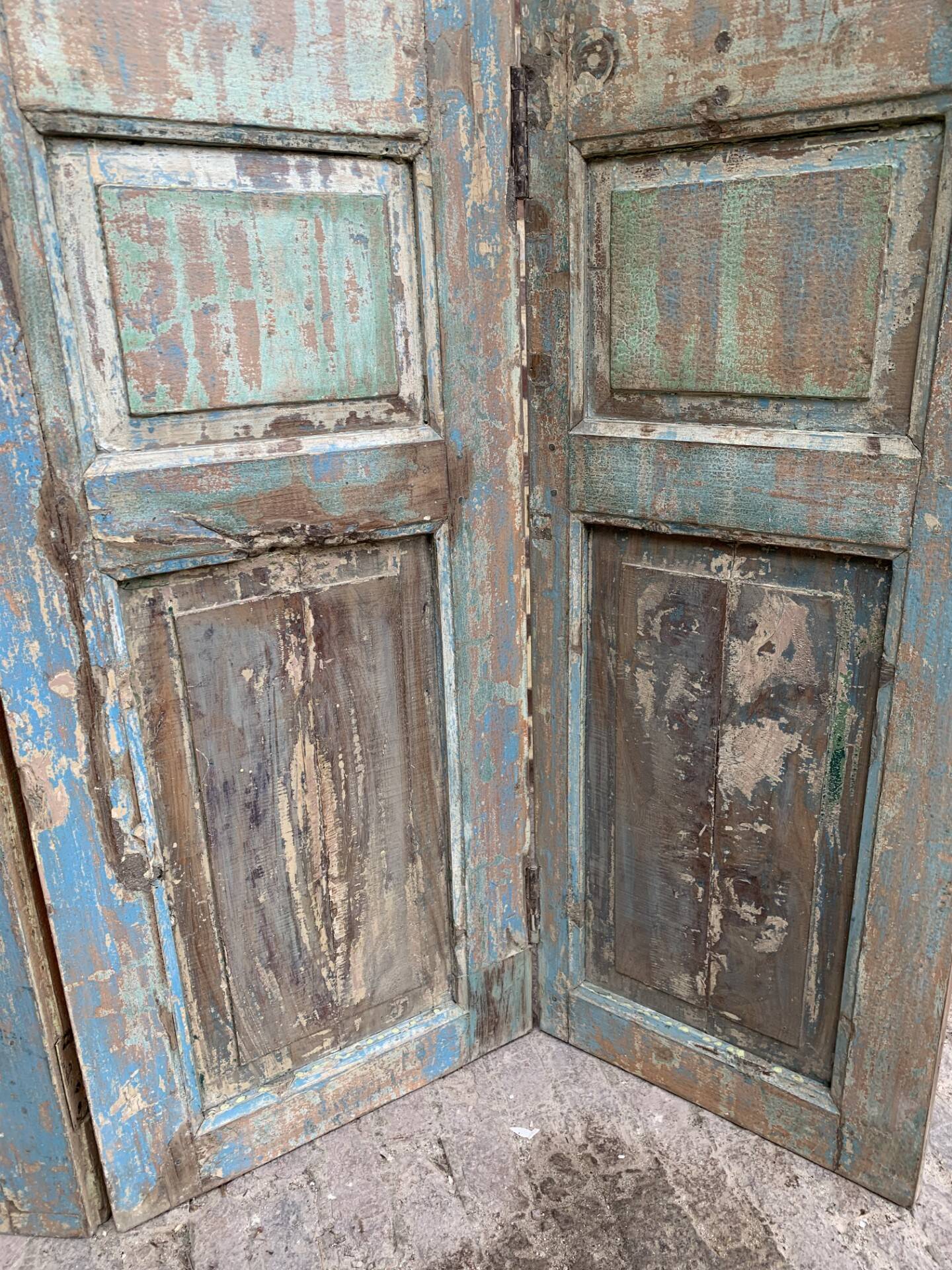 Three-leaf screen, salvaged from an Indian home, green, blue and natural patina