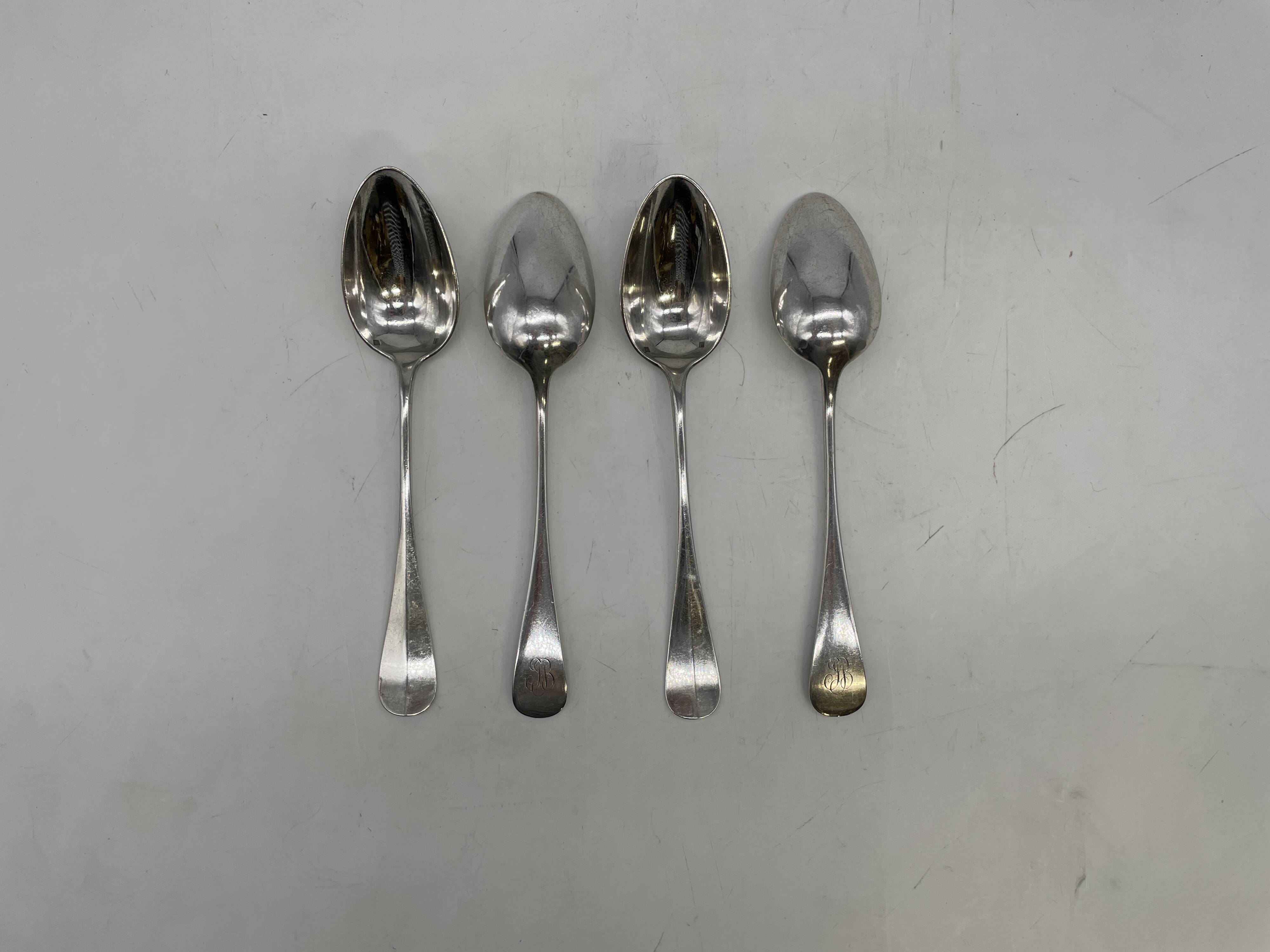 Set of 4 spoons and 2 dessert forks