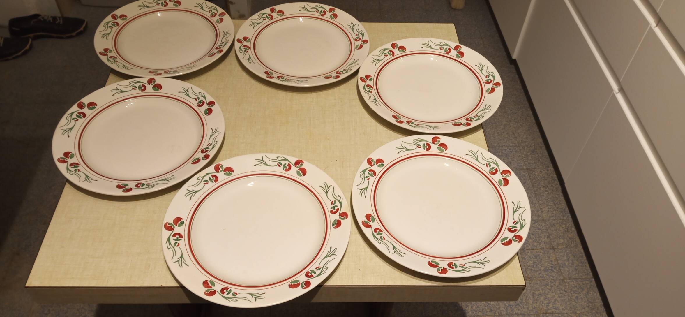 6 small Villeroy & Boch art-deco plates