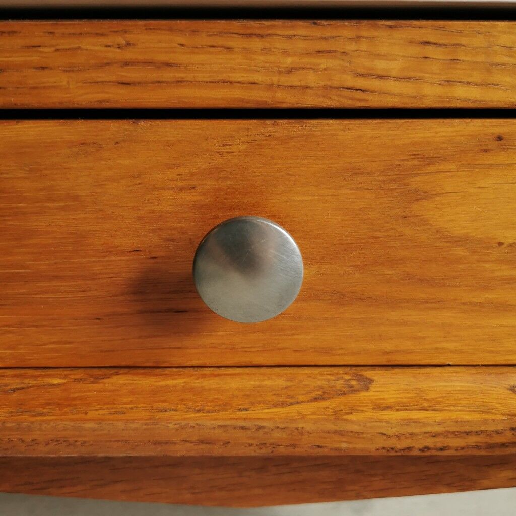 Bedside in oak 60