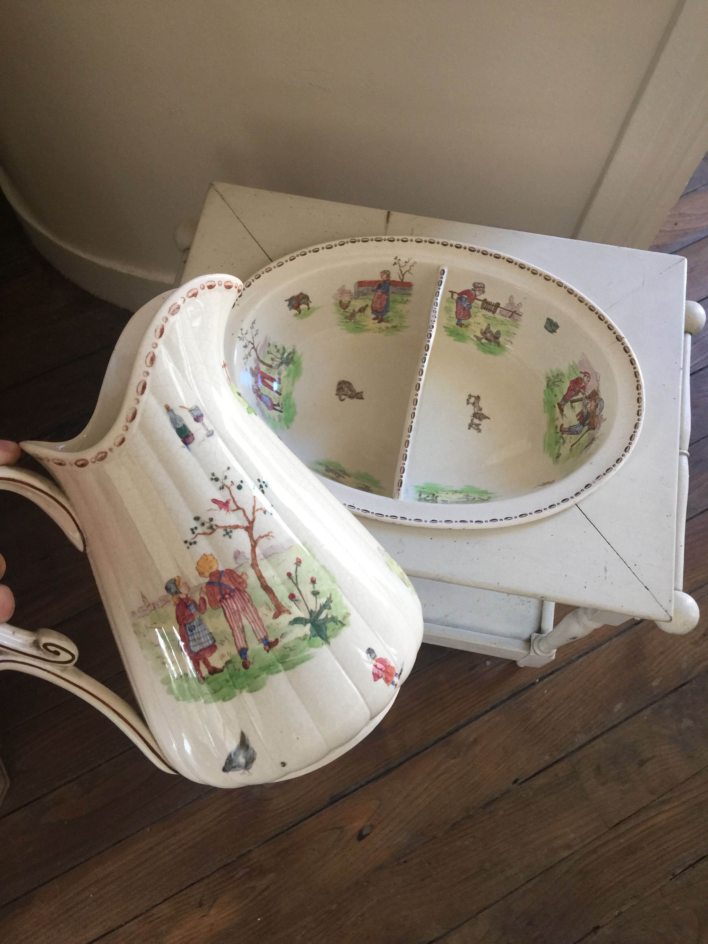 Meuble de toilette ancien pour enfant