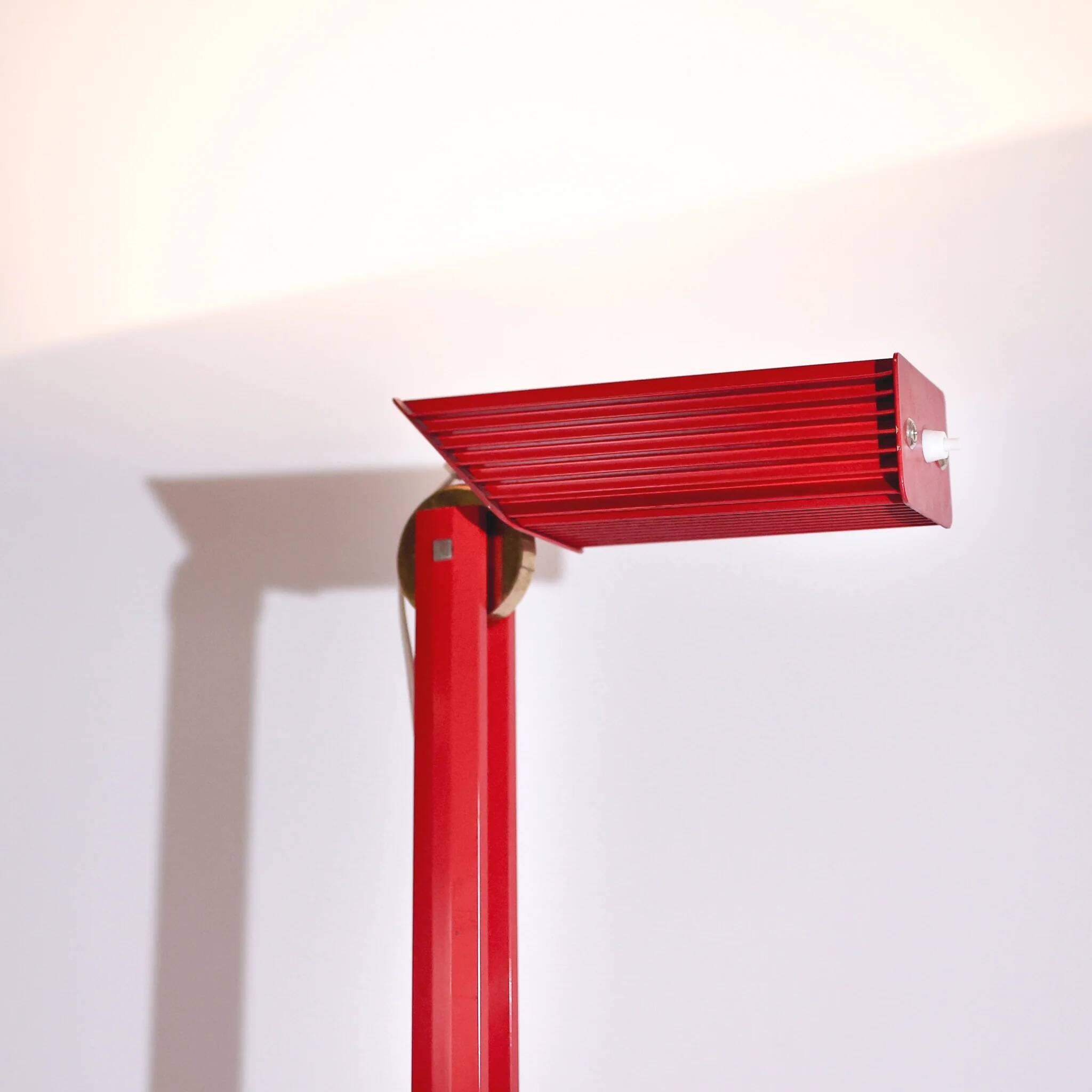 Lampadaire rouge vif, années 1980