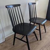 Set of 2 black wooden chairs