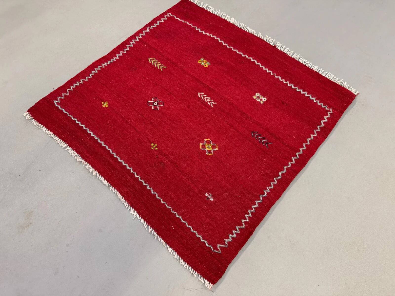 Vintage Moroccan square kilim 108x104 cm kelim wool rug medium 2527