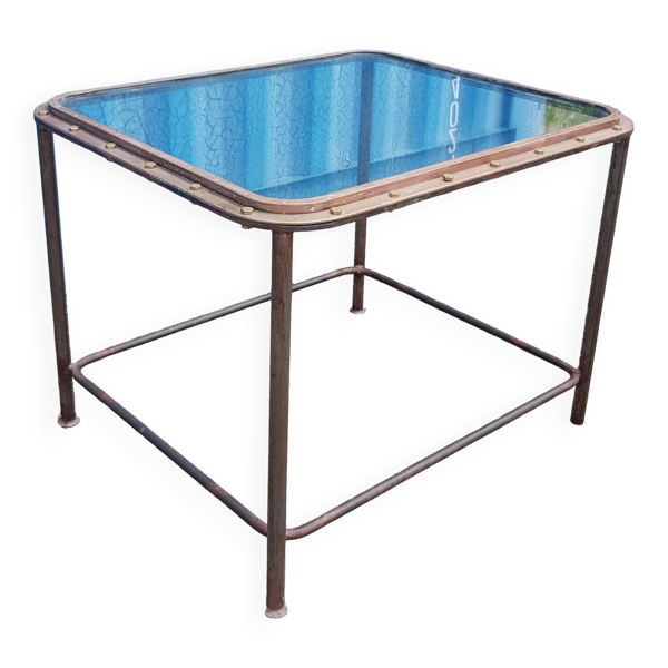 Table avec ancien hublot de bateau en  laiton avec piètement en fer / 100 x 85 x 76 cm