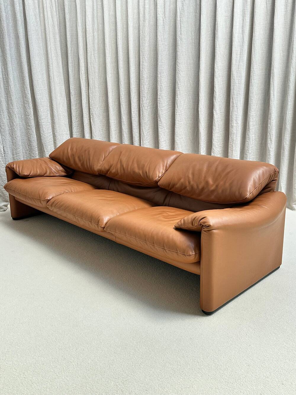 Maralunga 3-seater sofa, Vico Magistretti, Cassina, Italy.