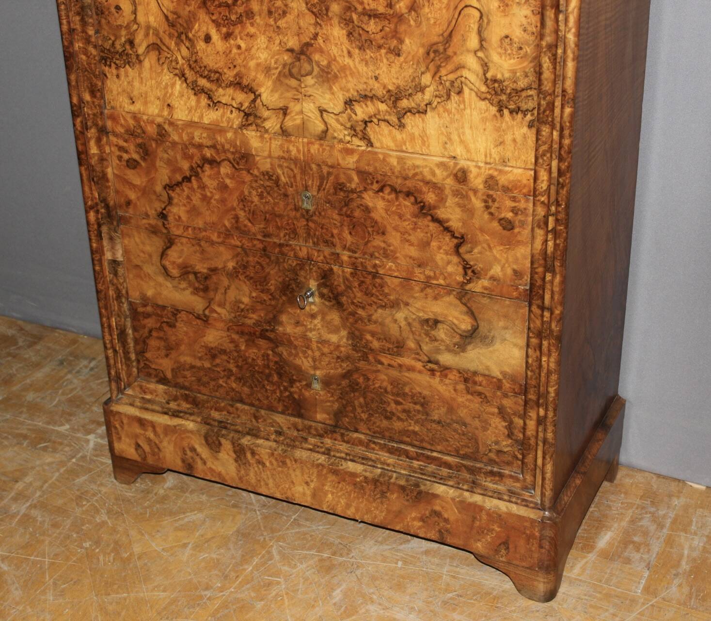 Louis Philippe period secretary in walnut veneer, 19th century.
