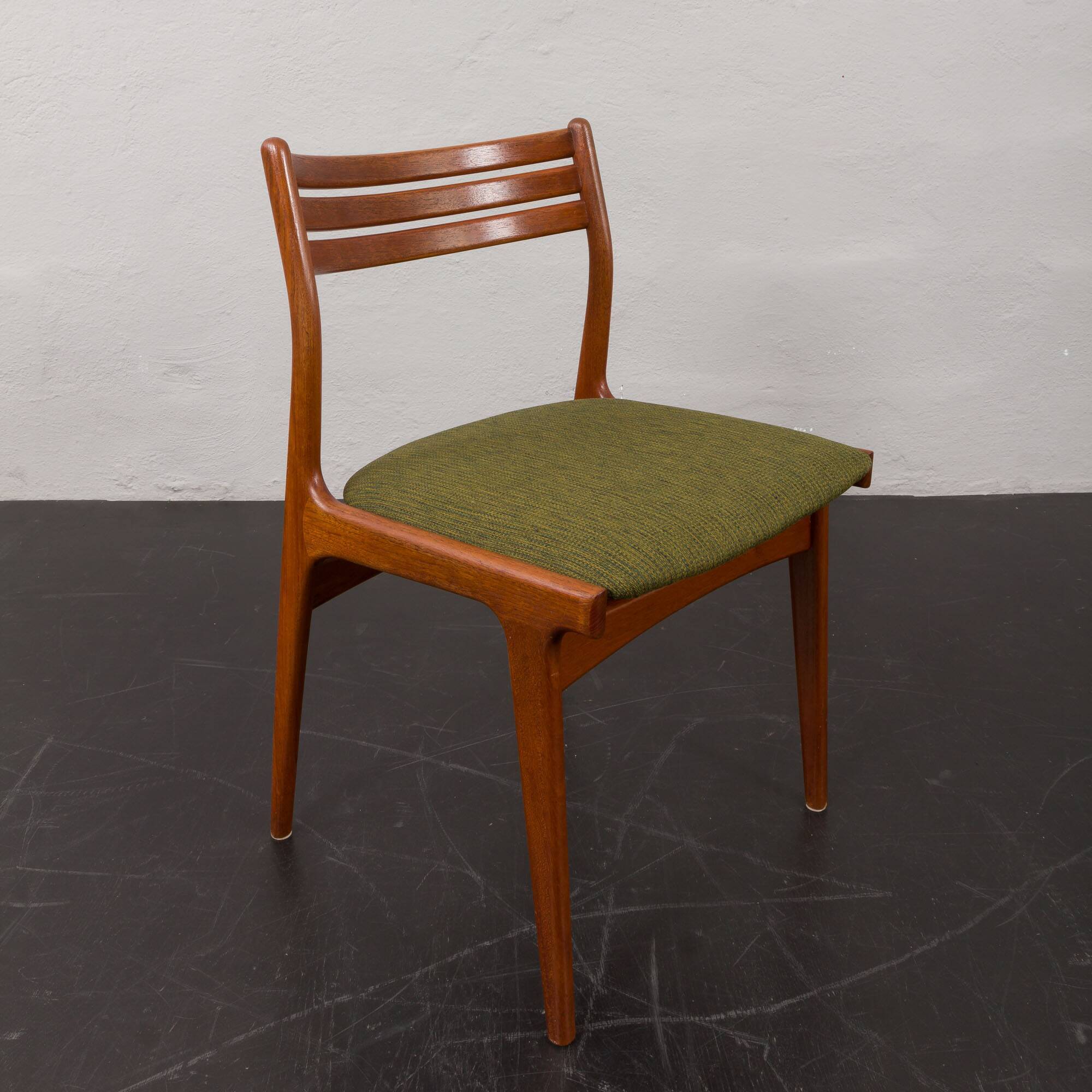 Johannes Andersen teak chair model U20 for Uldum, Denmark 1960s