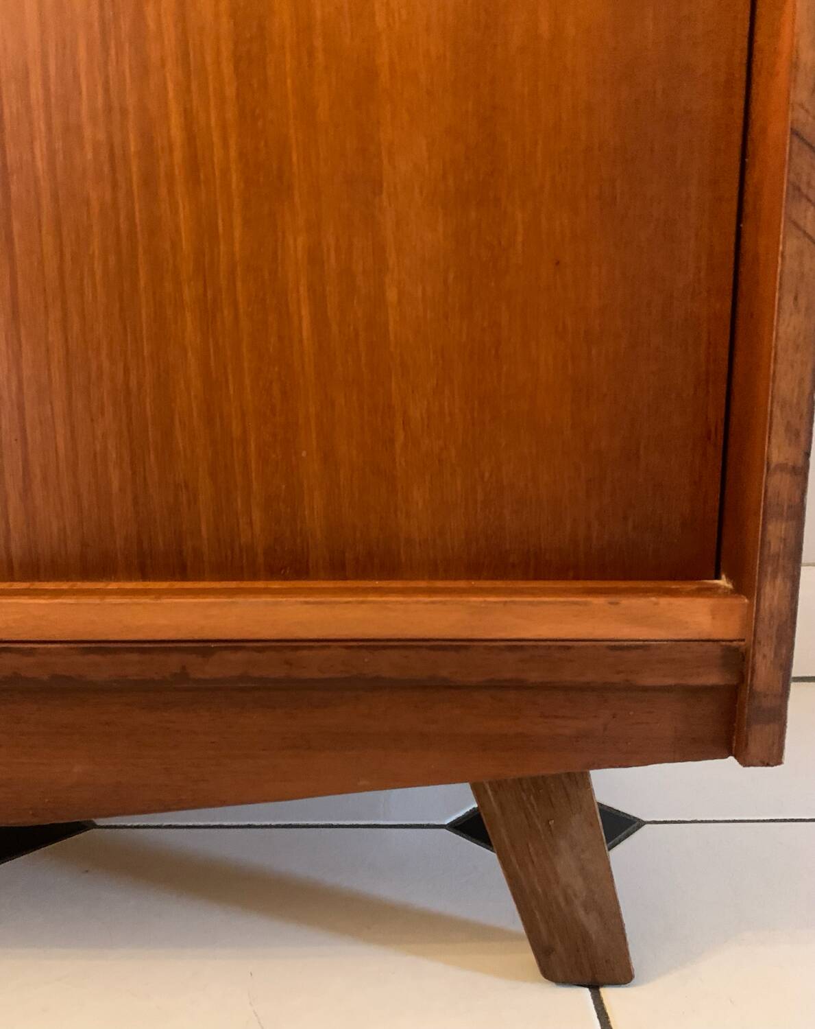 Buffet vintage pieds compas