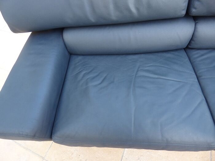 3-seater non-convertible sofa upholstered in navy blue leather – Very good condition