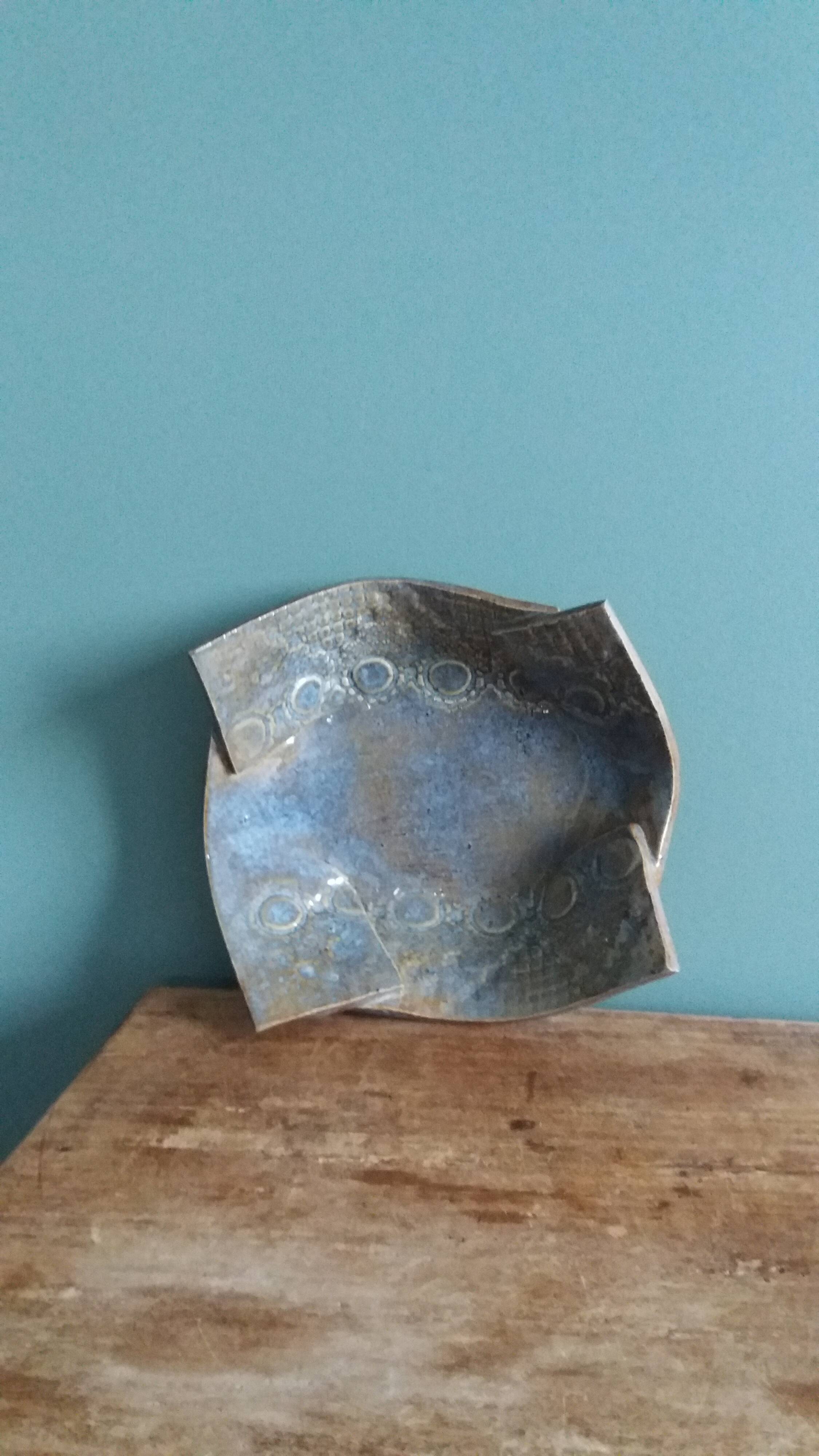 AP ceramic trinket tray with lace-like embroidery effect