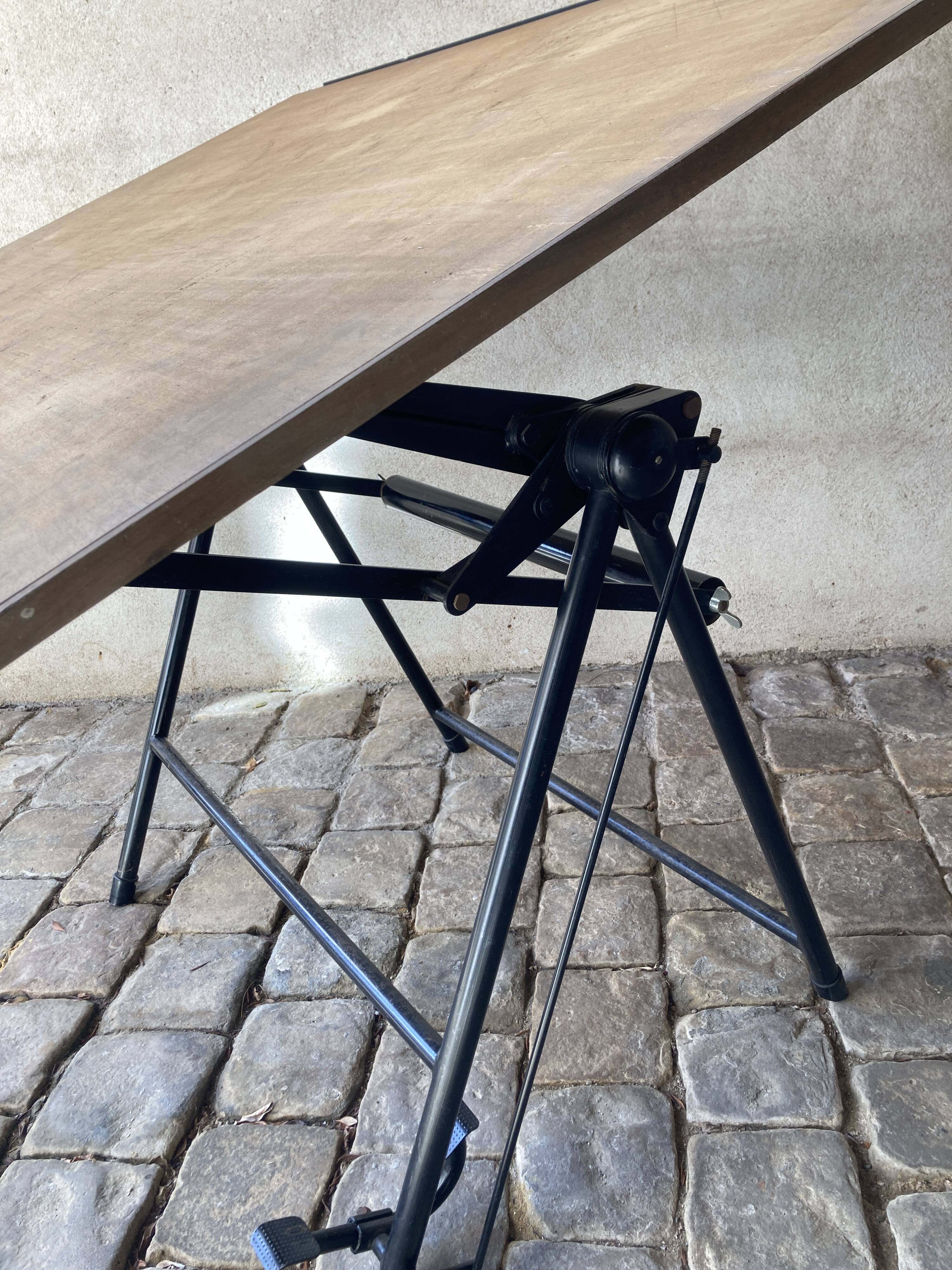 Drawing table