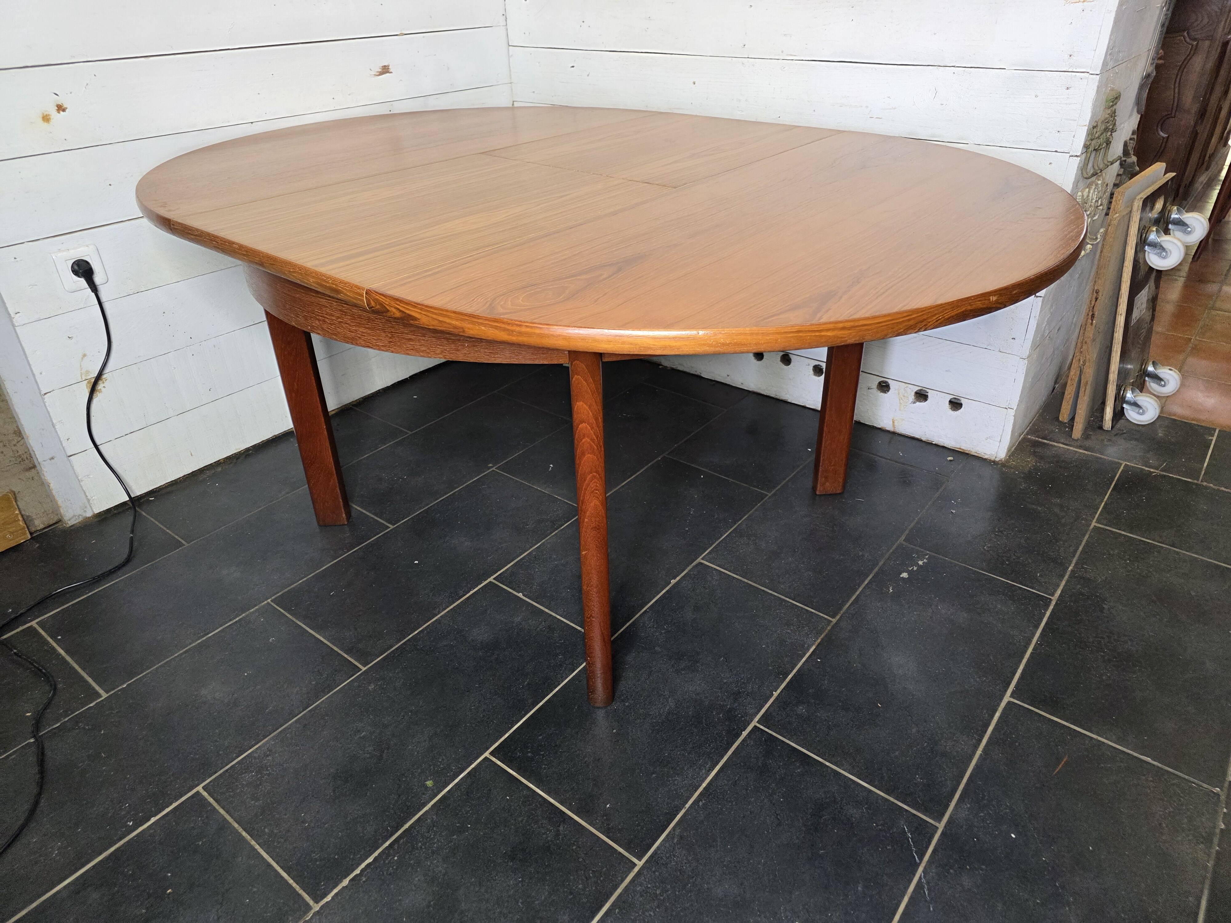 Vintage 60s extendable round teak table