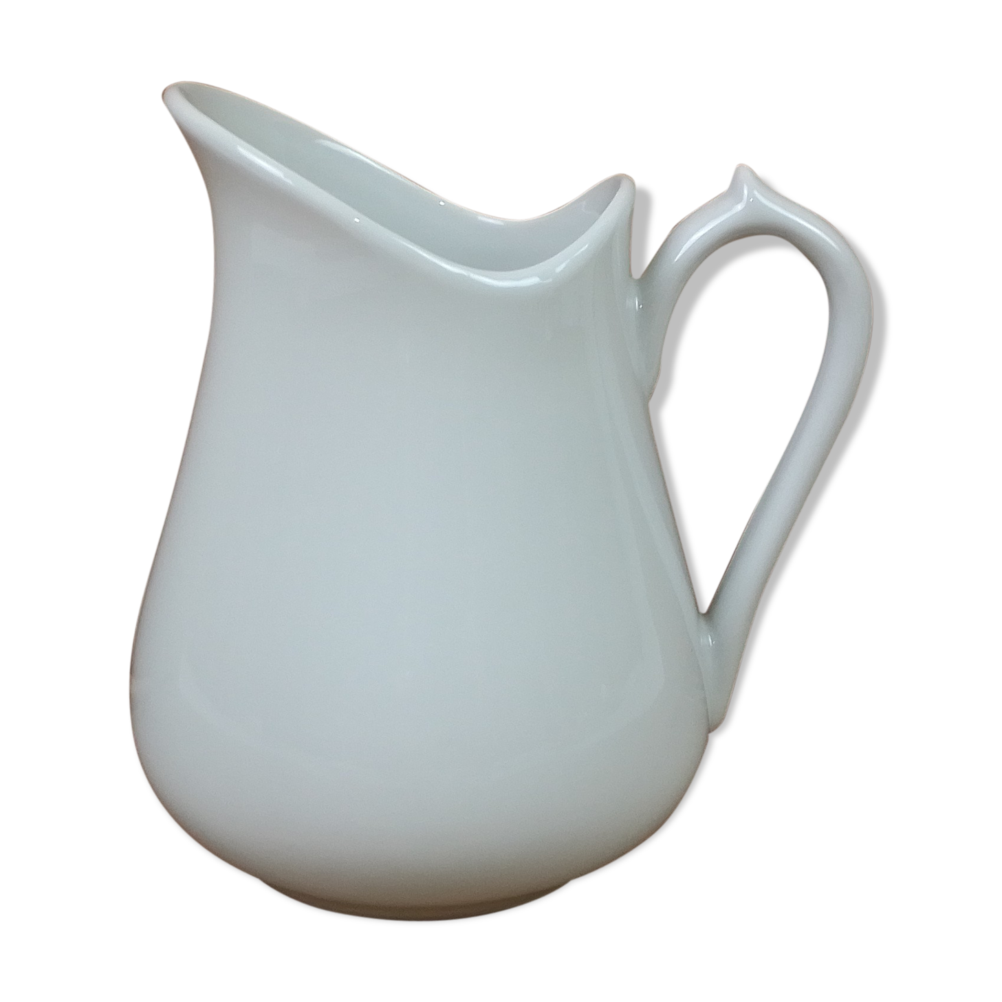 White ceramic jug - 1 cove