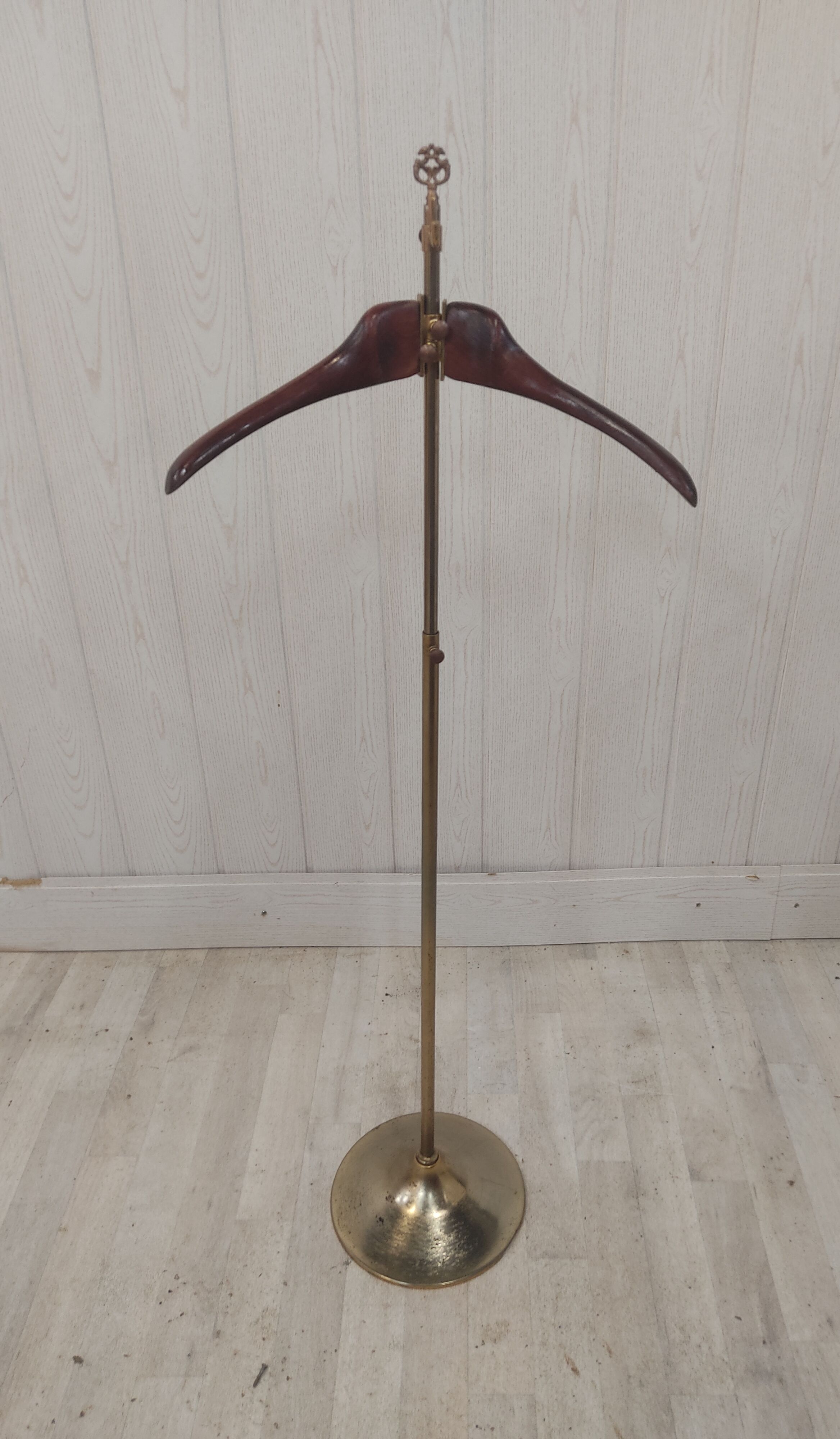 Brass and wood chamber valet