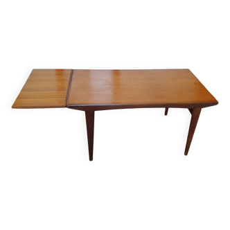 Table extensible en teck de style scandinave