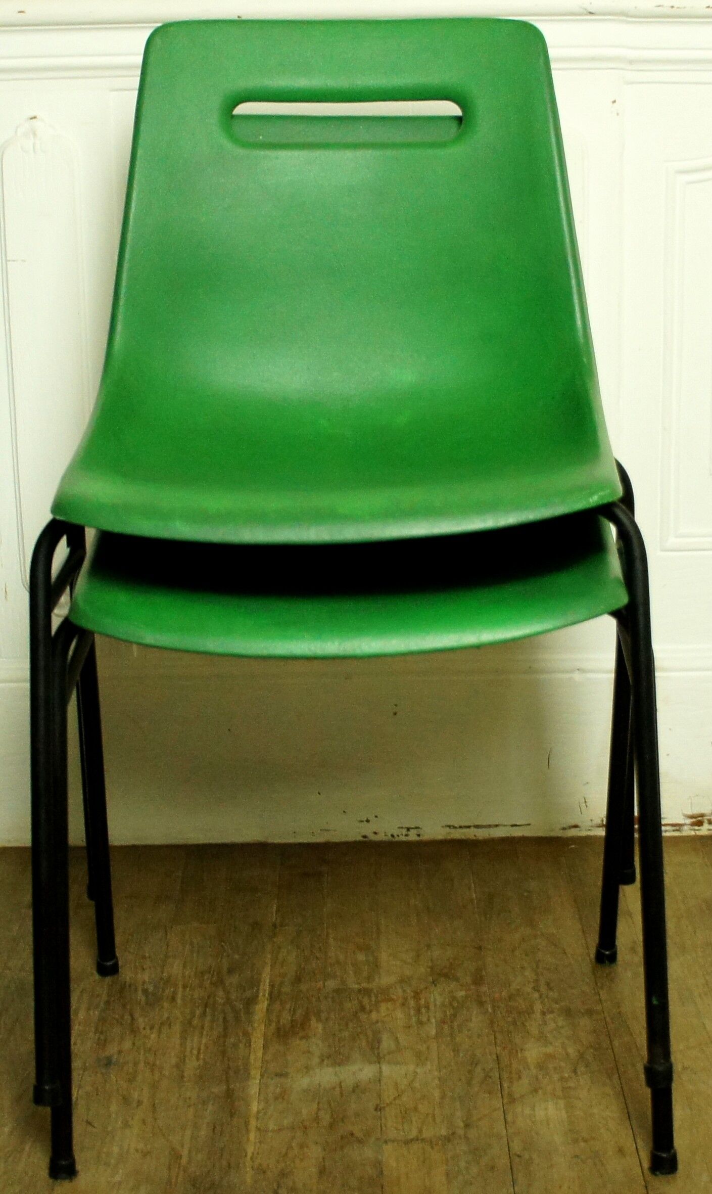Pair of stackable Grosfillex M4 hull chairs