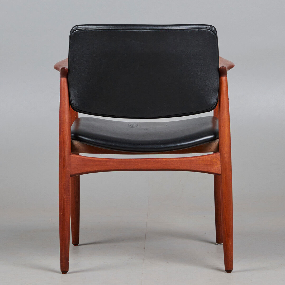 Ørum Møbelfabrik. Model 67 "Captain's Chair" Eric Buch