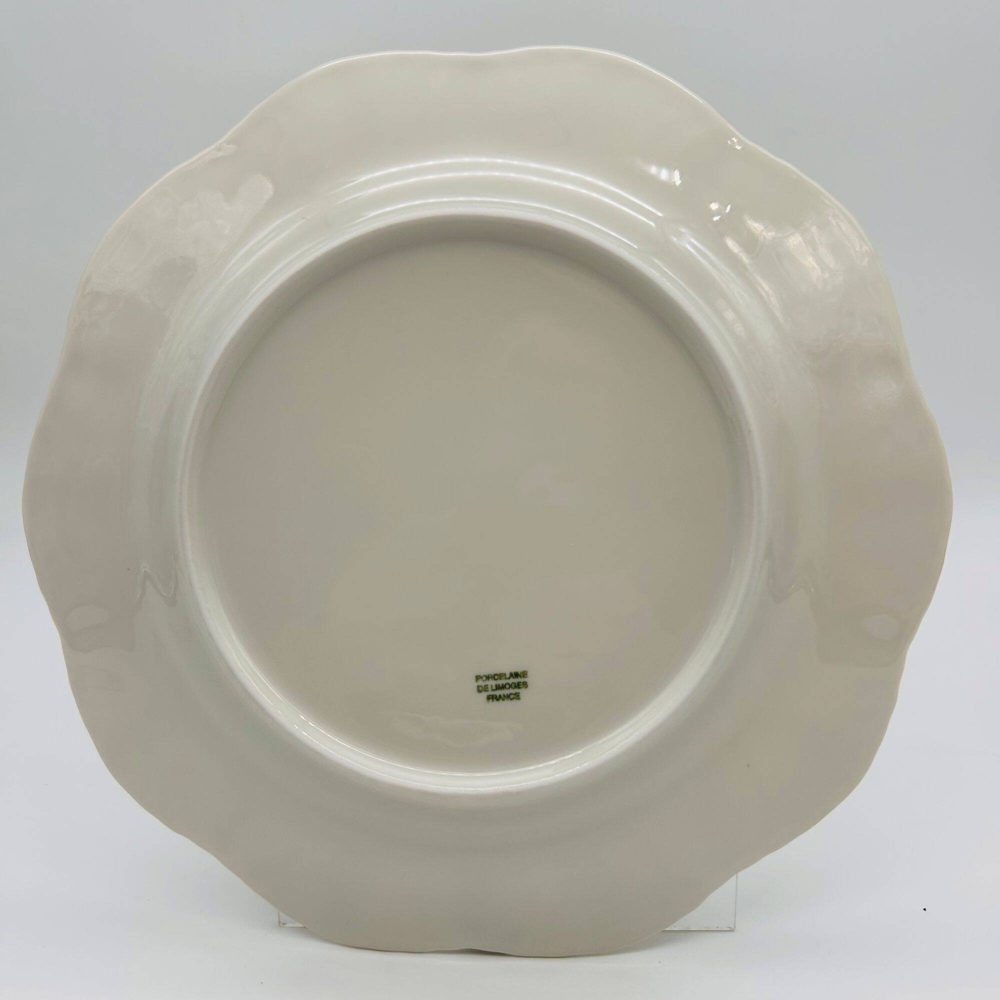 6 flat plates made of Limoges porcelain.