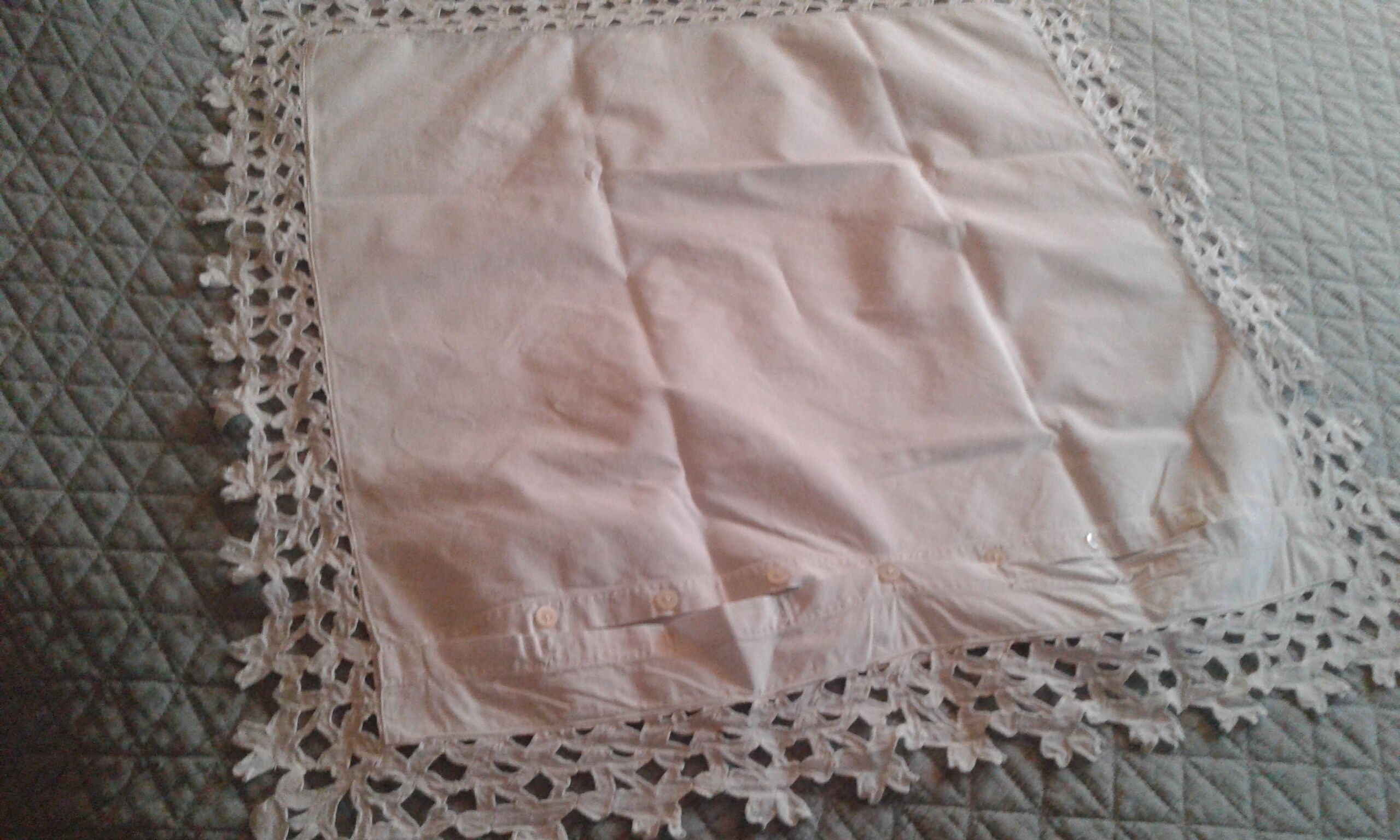 Superb lin's tai. Richelieu flowers embroidery, ML monogram