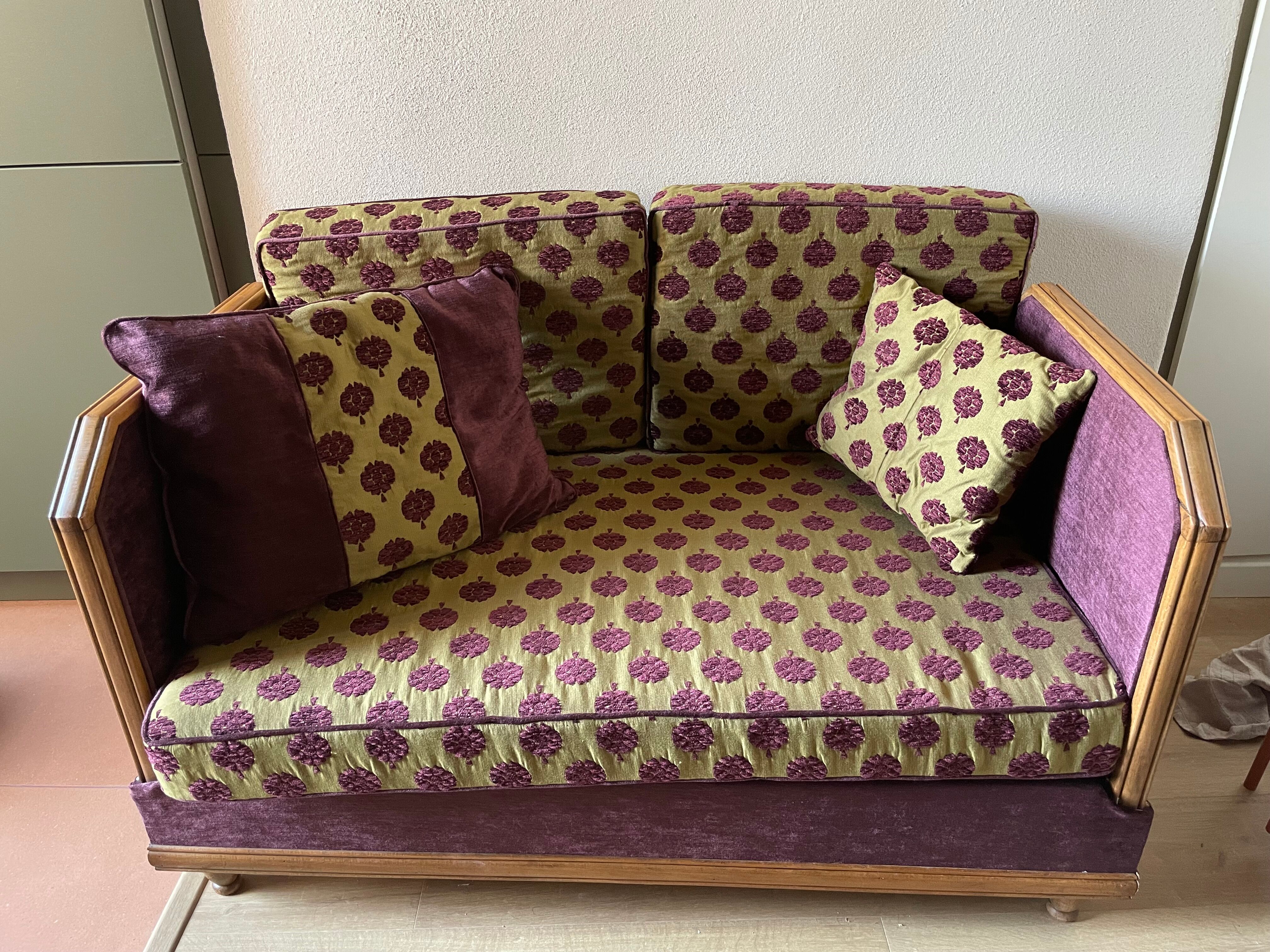 Small 2-seater Art Deco sofa in wood and fabric.