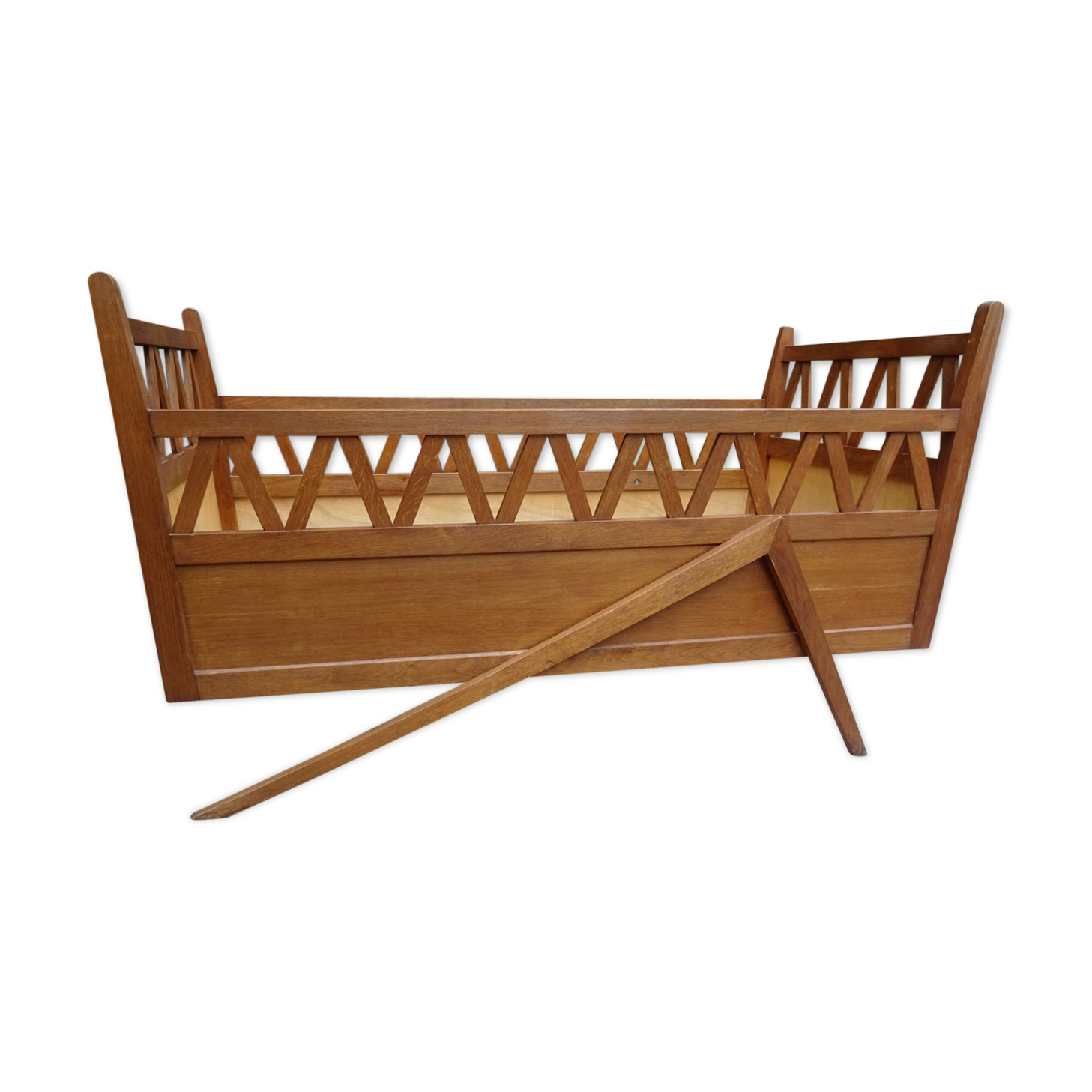 Oak crib, compass feet