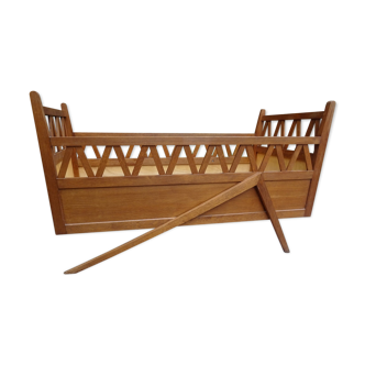 Oak crib, compass feet