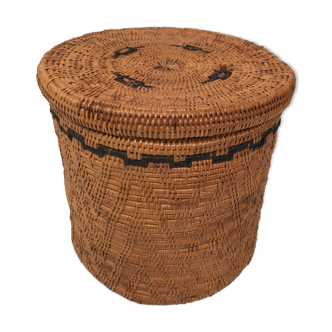 Panier en osier avec couvercle vintage