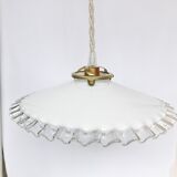 White opaline suspension and transparent edge