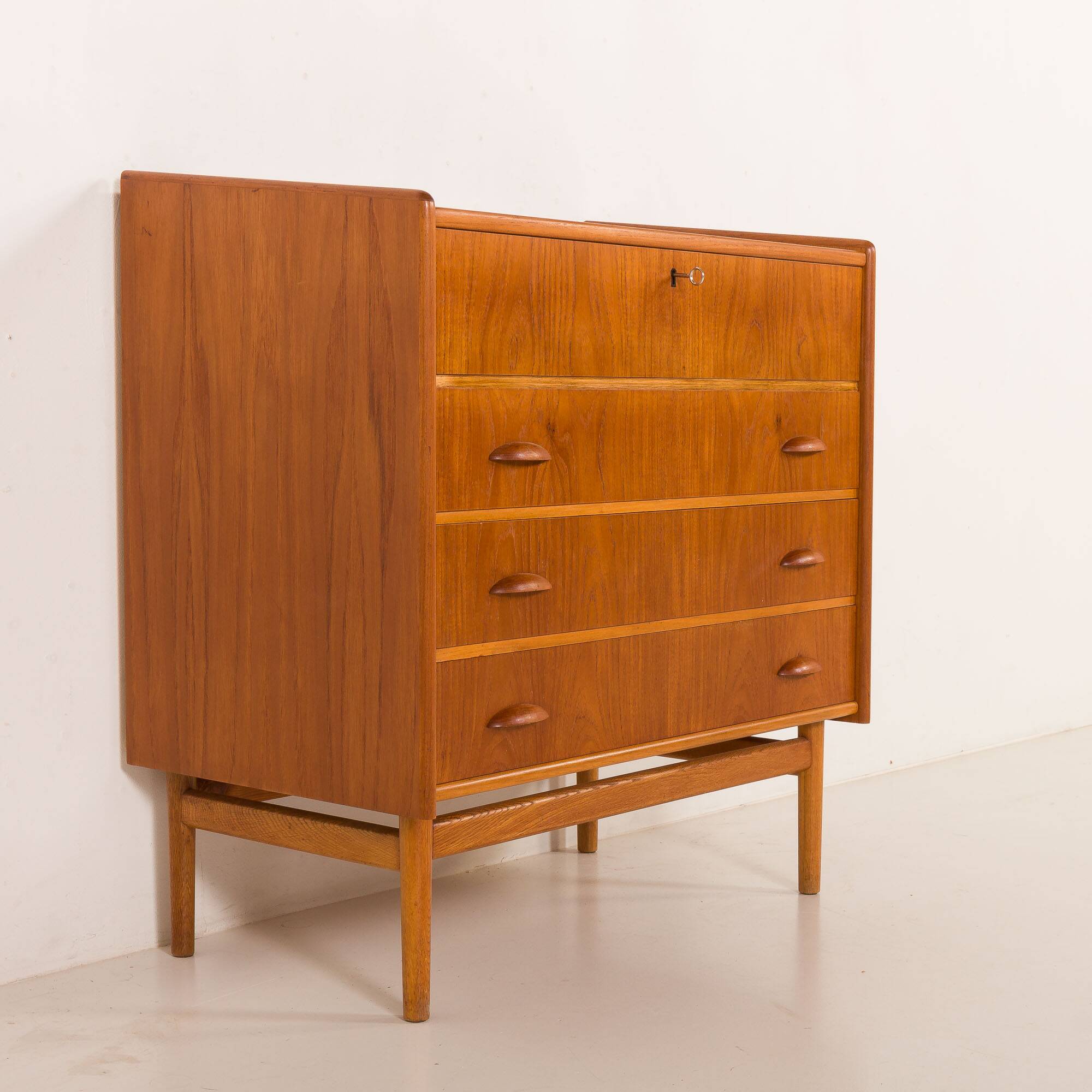 Danish teak dresser with hidden vanity and lights, 1960s