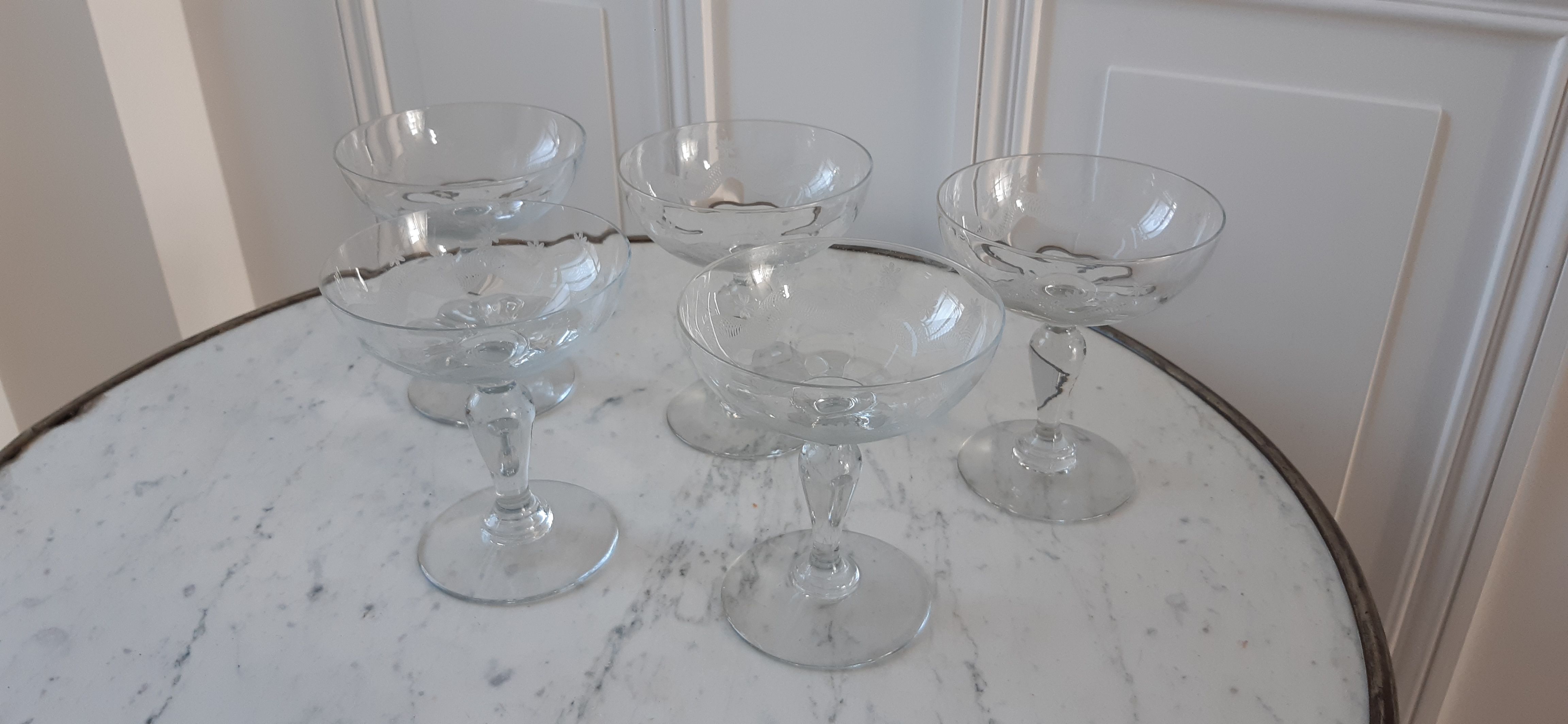 Set of 5 champagne glasses in crystal engraved early twentieth century