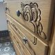 Commode ancienne en bois sculpté