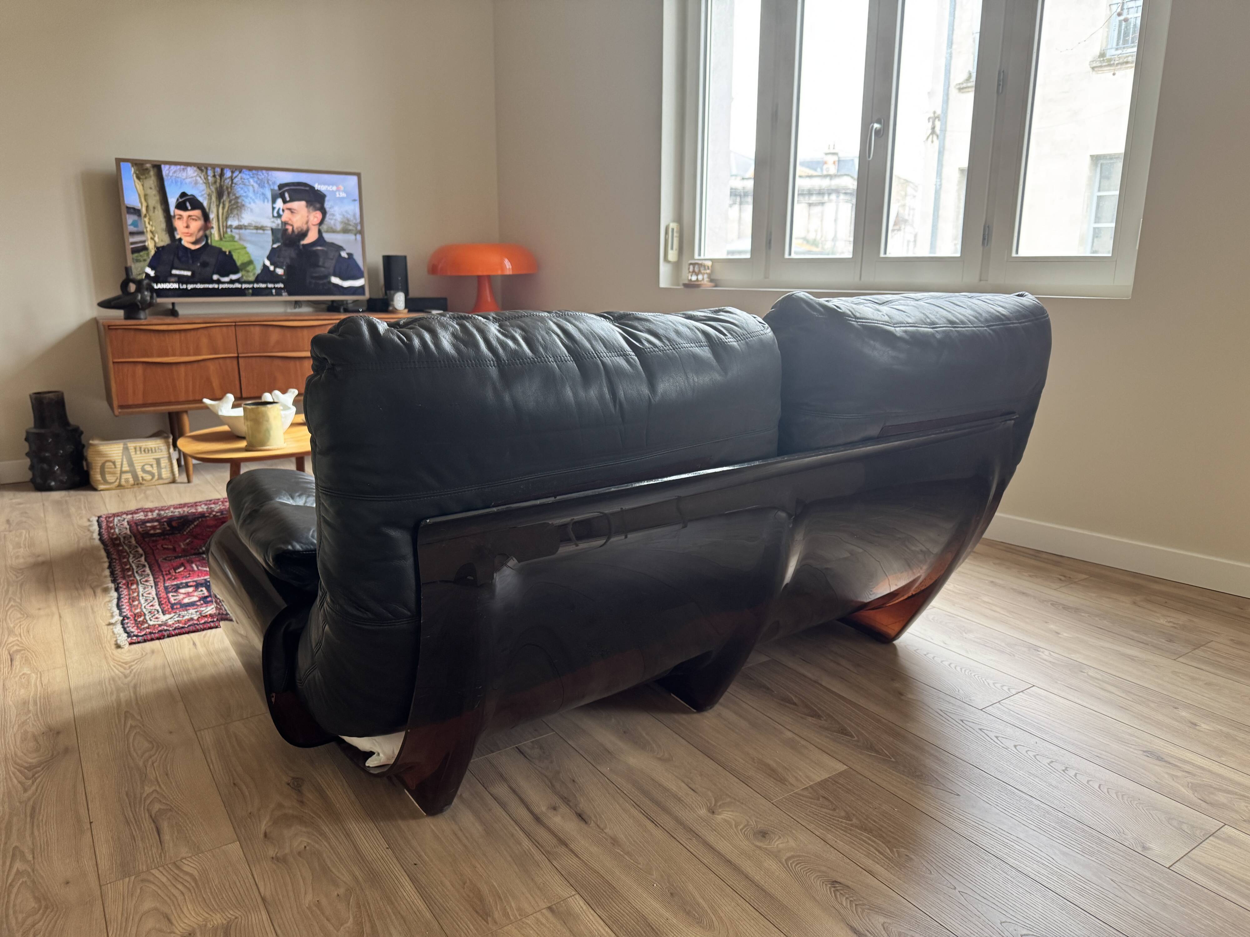 Marsala leather canapé by Michel Ducaroy