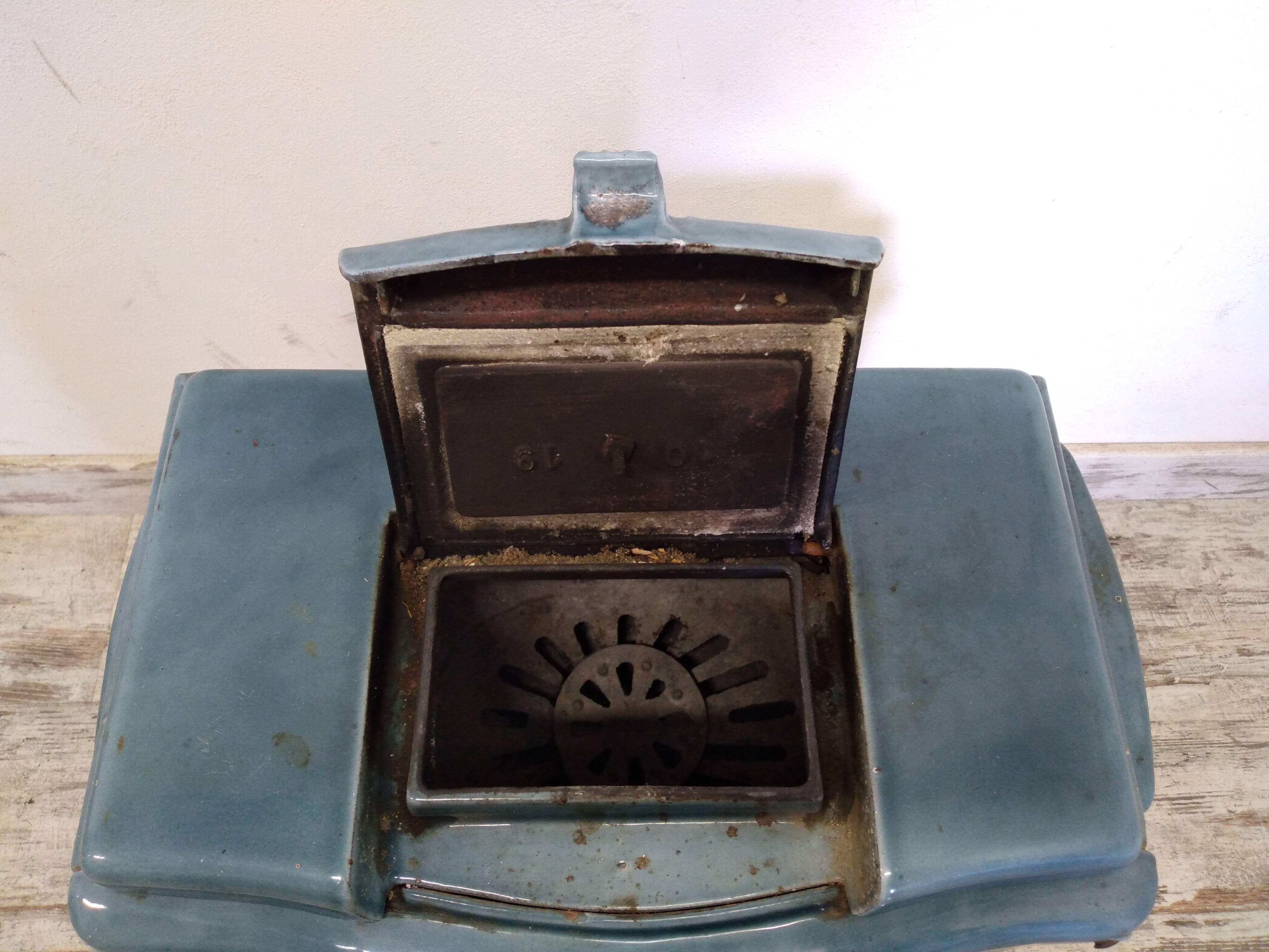 Poêle en fonte émaillée ancien bleu