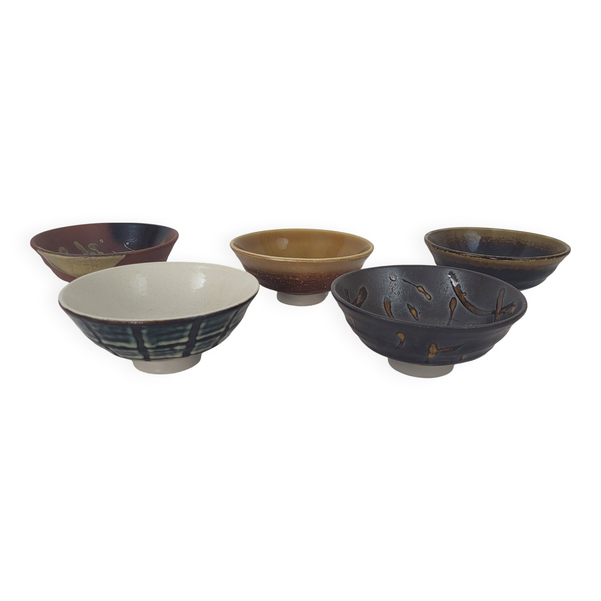 5 stoneware bowls on heels