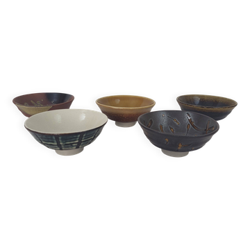5 stoneware bowls on heels
