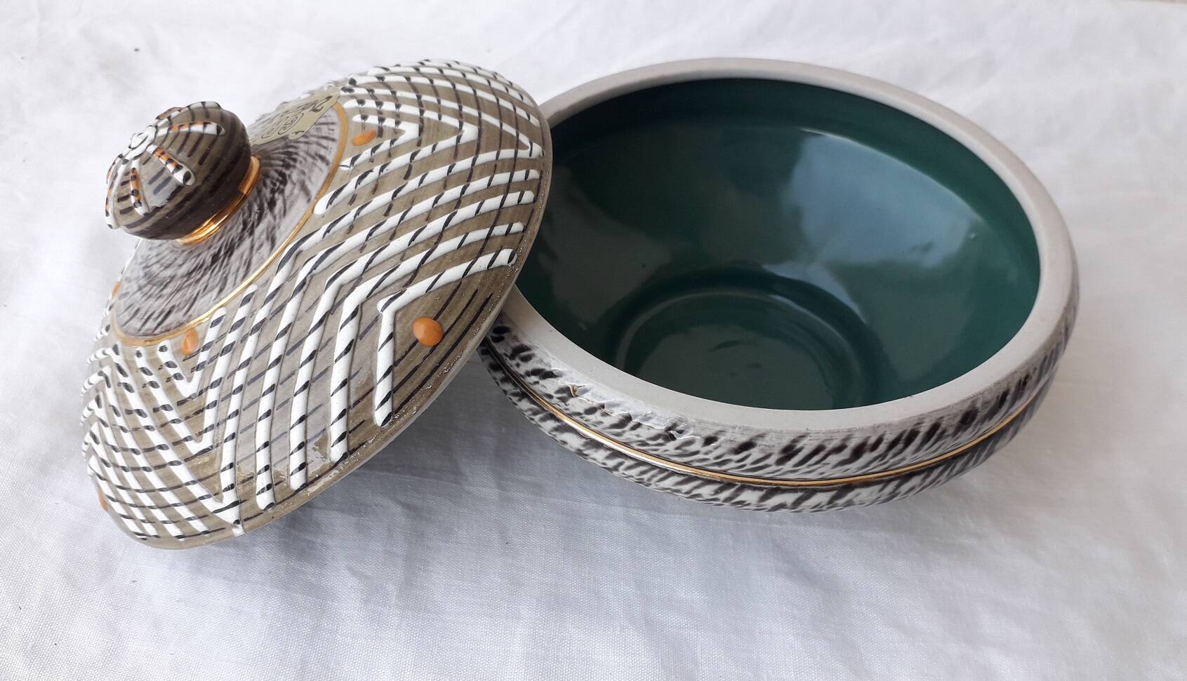 Stoneware bonbonnière