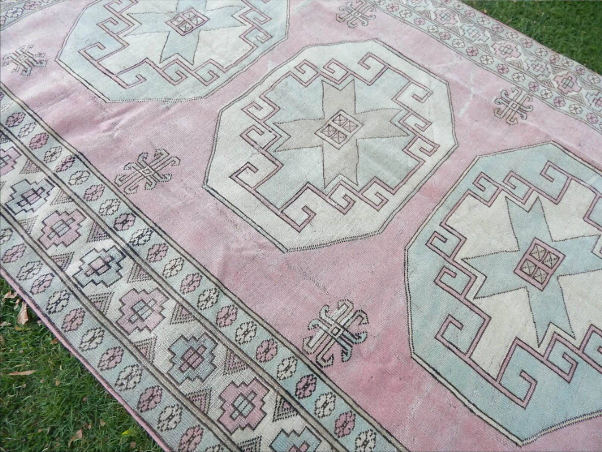 Vintage handmade Turkish rug 215x320 cm