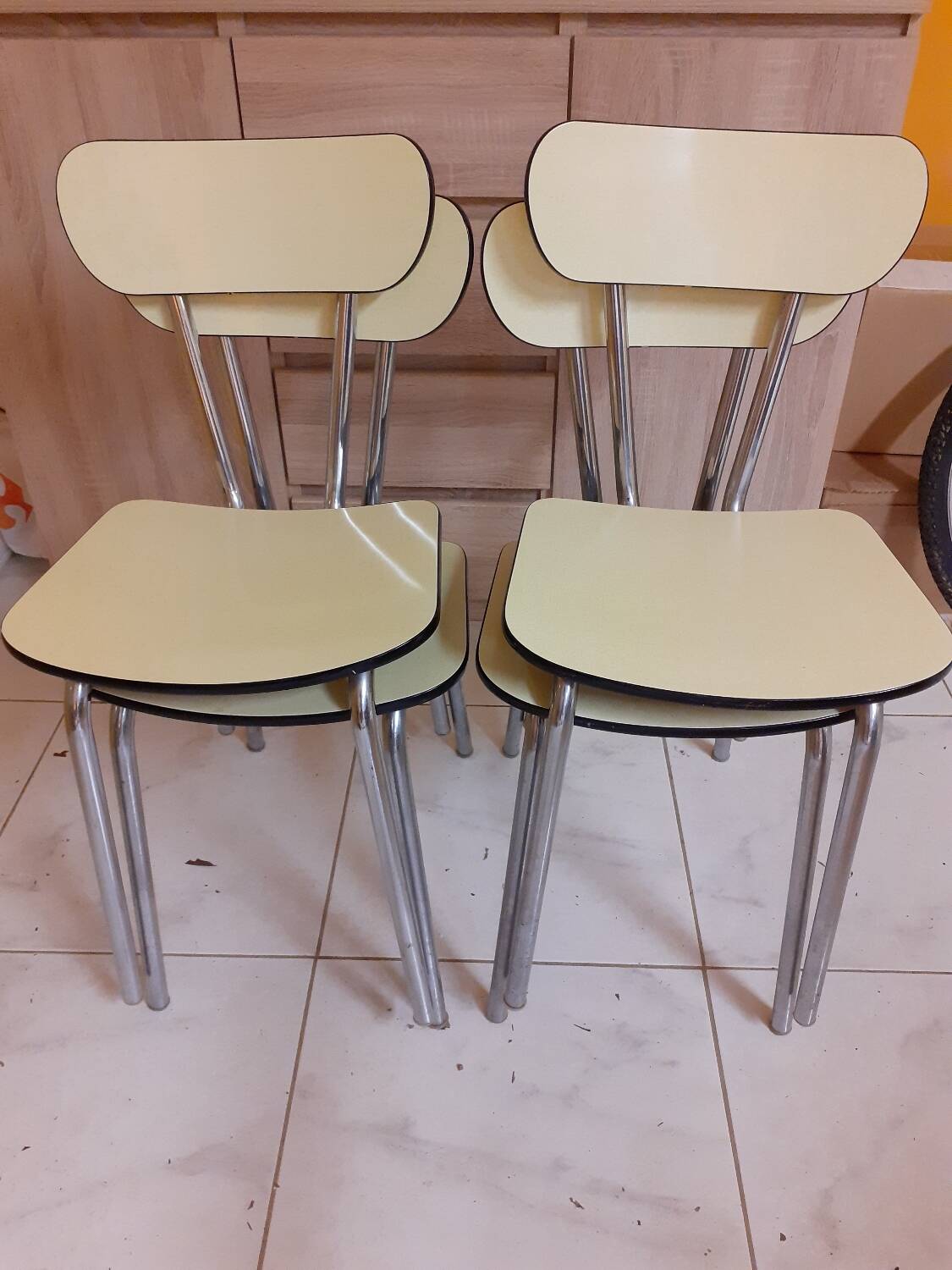 Formicat chairs