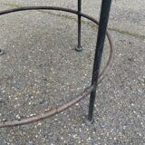 Round side table in woven straw and black steel